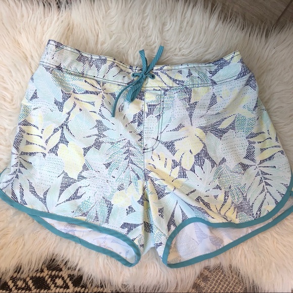 Columbia Pants - EUC Columbia PFG Shorts